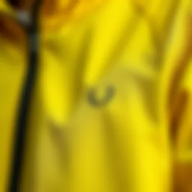 Quality Craftsmanship and Material Excellence Close-up of the fabric texture of Jack Jones mont in yellow