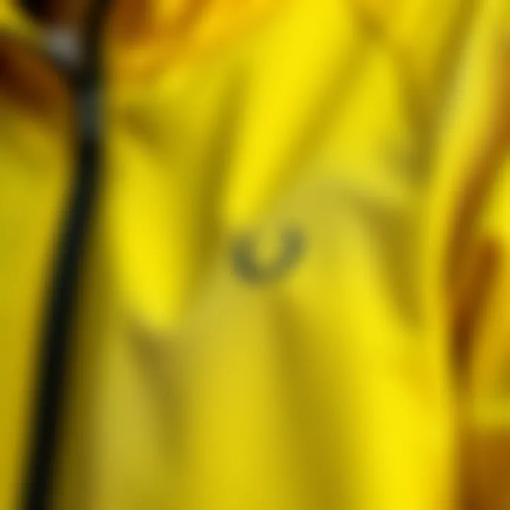 Quality Craftsmanship and Material Excellence Close-up of the fabric texture of Jack Jones mont in yellow